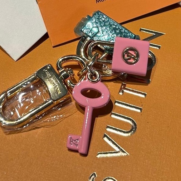 Louis Vuitton keychain charm fashion item comes with box, paper bag & pamphlets - Picture 2 of 2
